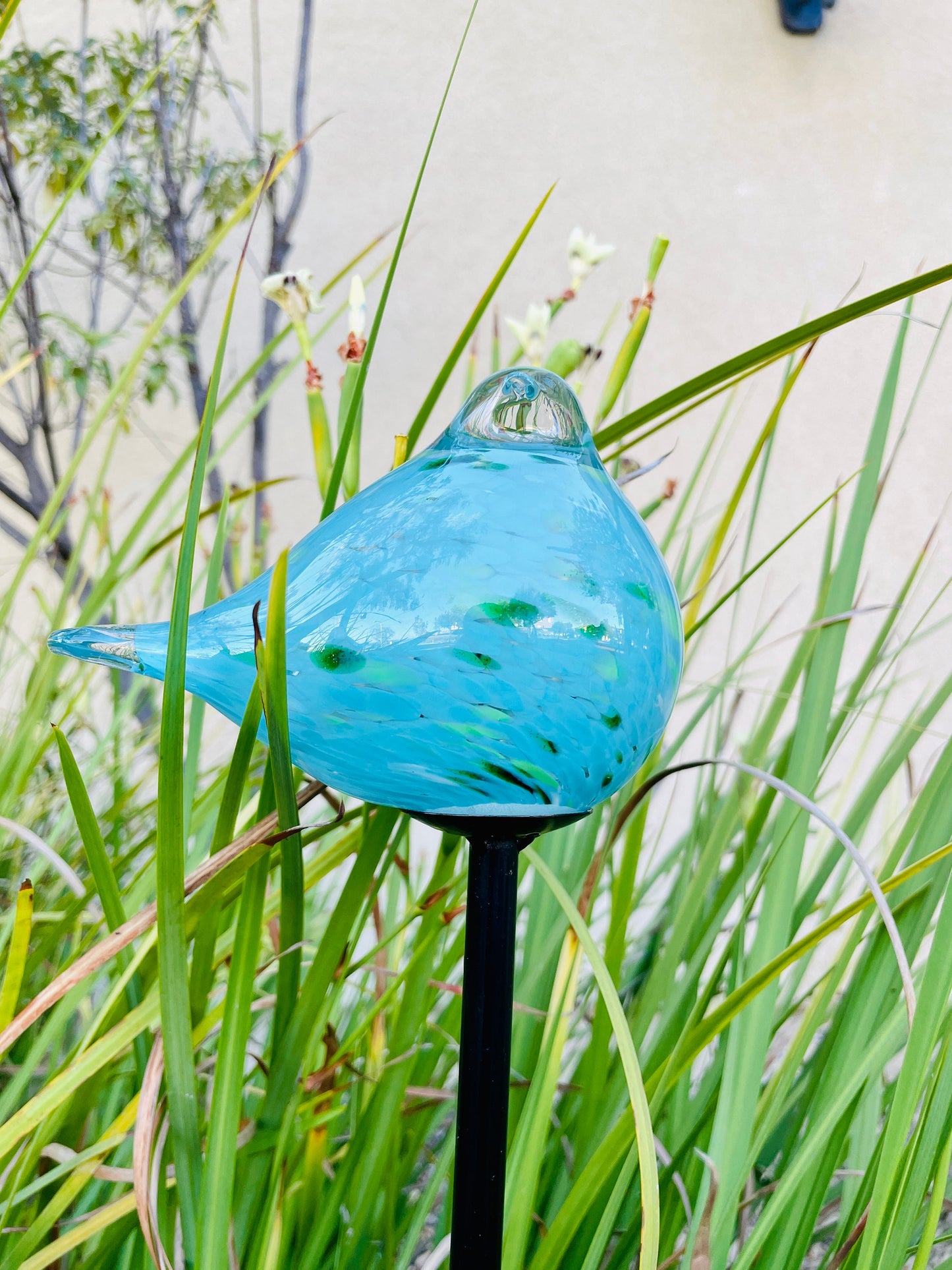 Set of 2 Handmade Art Glass LED Solar path garden lights - Bird Sun Catcher Garden Stake Statue Figurine- Blue+White